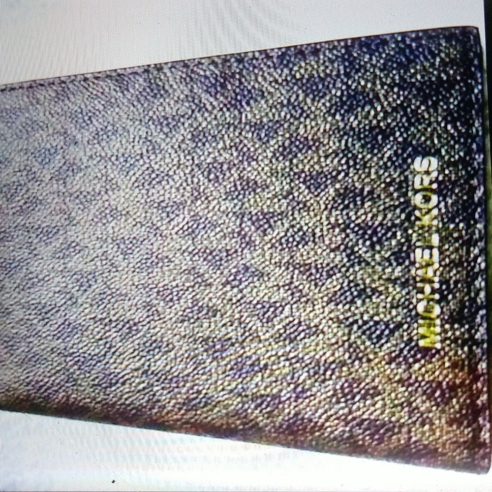 Nwot. Michael kors jet set passport wallet.